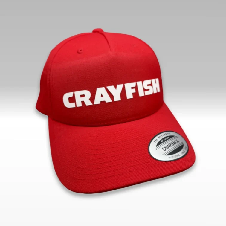 Snapback Cap in Rot mit weißem Crayfish-Brand